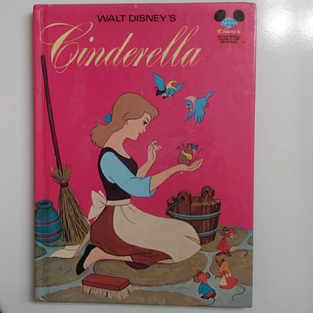 📚 Vintage 1974 Cinderella Book